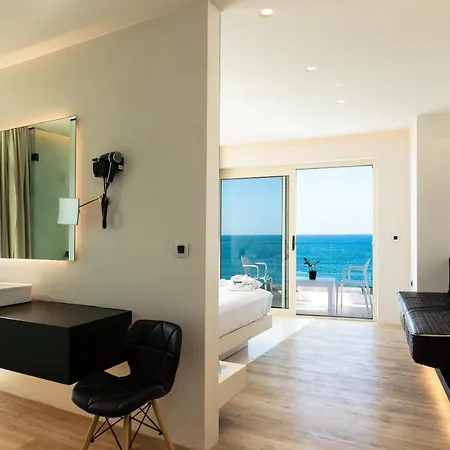 מלון דירות Kahlua Sea View 4*